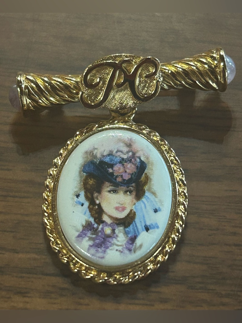 Vintage Avon President's Club 1996-97 Cameo Brooch